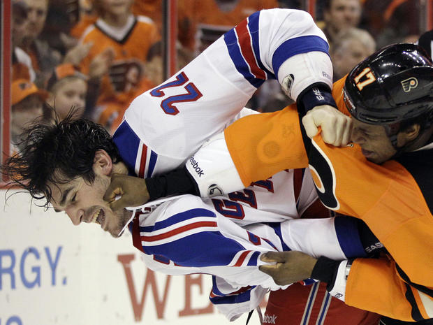 Wayne Simmonds and Brian Boyle fight in the third period 