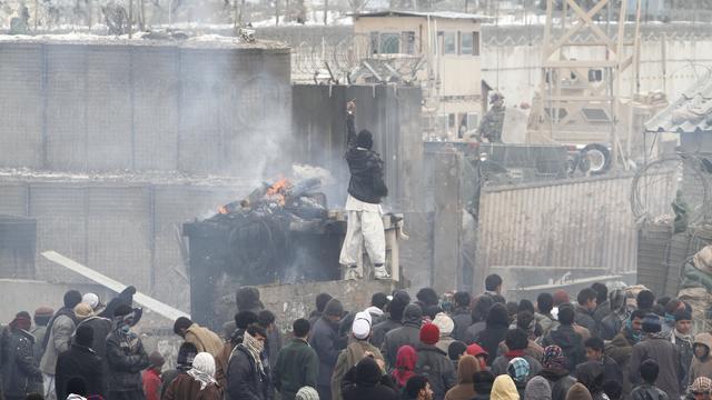 Afghan protesters in front of the U.S. Bagram Air Base 