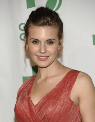 011-gg-maggie-grace-AP12022.gif 