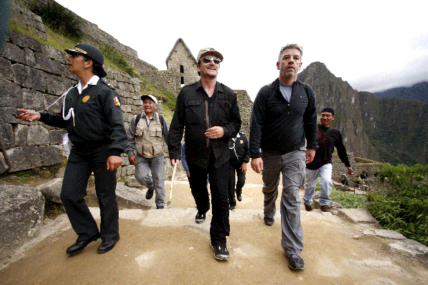 003-bono-in-oerus.gif 