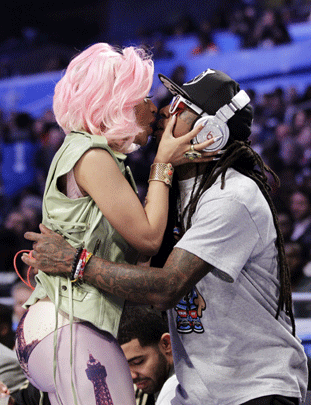 016-minaj-an-d-lil-wayne.gif 