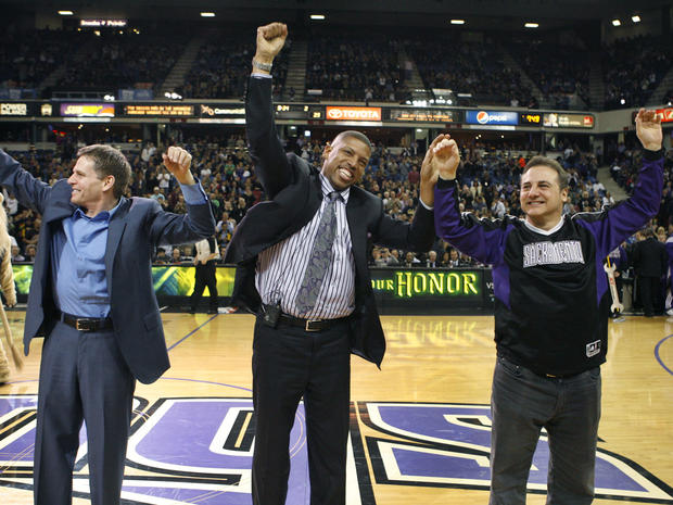 Sacramento Kings owners Joe Maloof, left, and Gavin Maloof, right, celebrate with Sacramento Mayor Kevin Johnson about a tentative agreement to build a new arena 