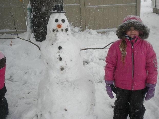 jaysa-and-her-snowman-from-heather-moeller.jpg 