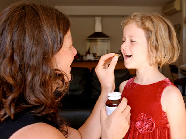 dietary supplement, pill, drug, medicine, vitamin, mom, daughter, girl, child, stock, 4x3, parent, vitamins, kid 