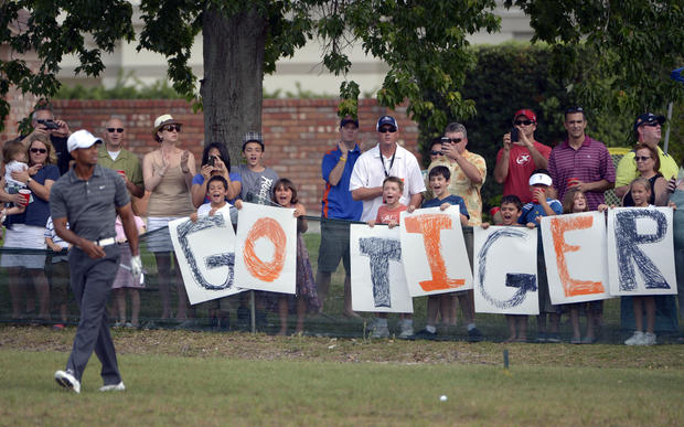 Fans cheer for Tiger Woods 