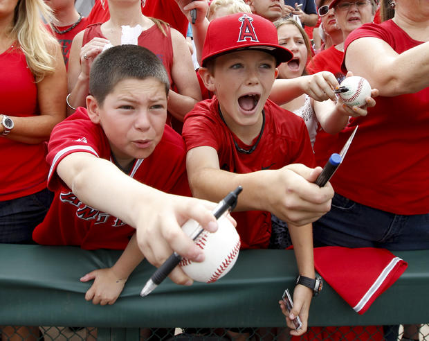 Young fans try for autographs by Los Angeles Angels first baseman Albert Pujols 