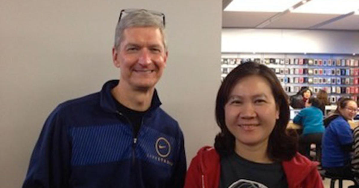 rig Modig Sammenbrud Apple's Tim Cook visits Foxconn in China, speculation ensues - CBS News