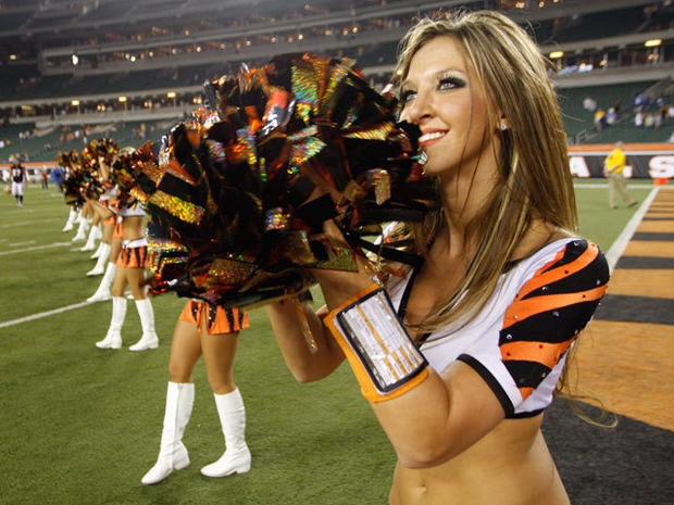 Bengals-Cheerleader-Sarah-Jones-03-Pic.jpg 