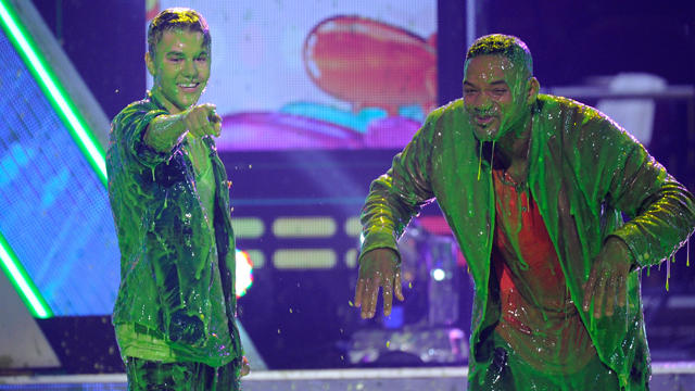 VIDEO: 'The Hunger Games' Wins and Josh Hutcherson Gets Slimed at