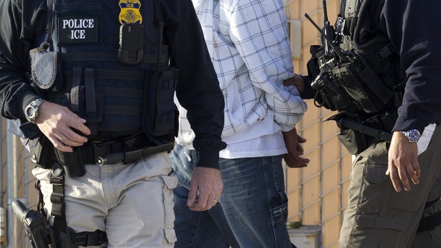 ICE_arrests_tAP1203280110259.jpg 