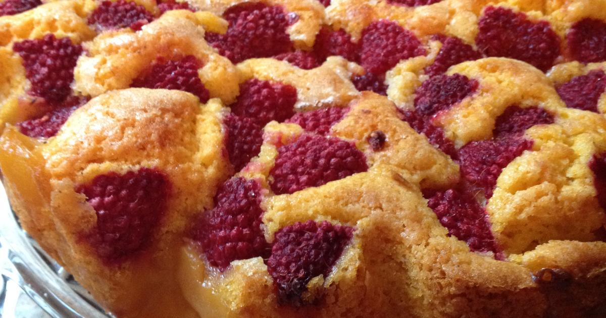 Raspberry and custard mini cakes - delicious. magazine