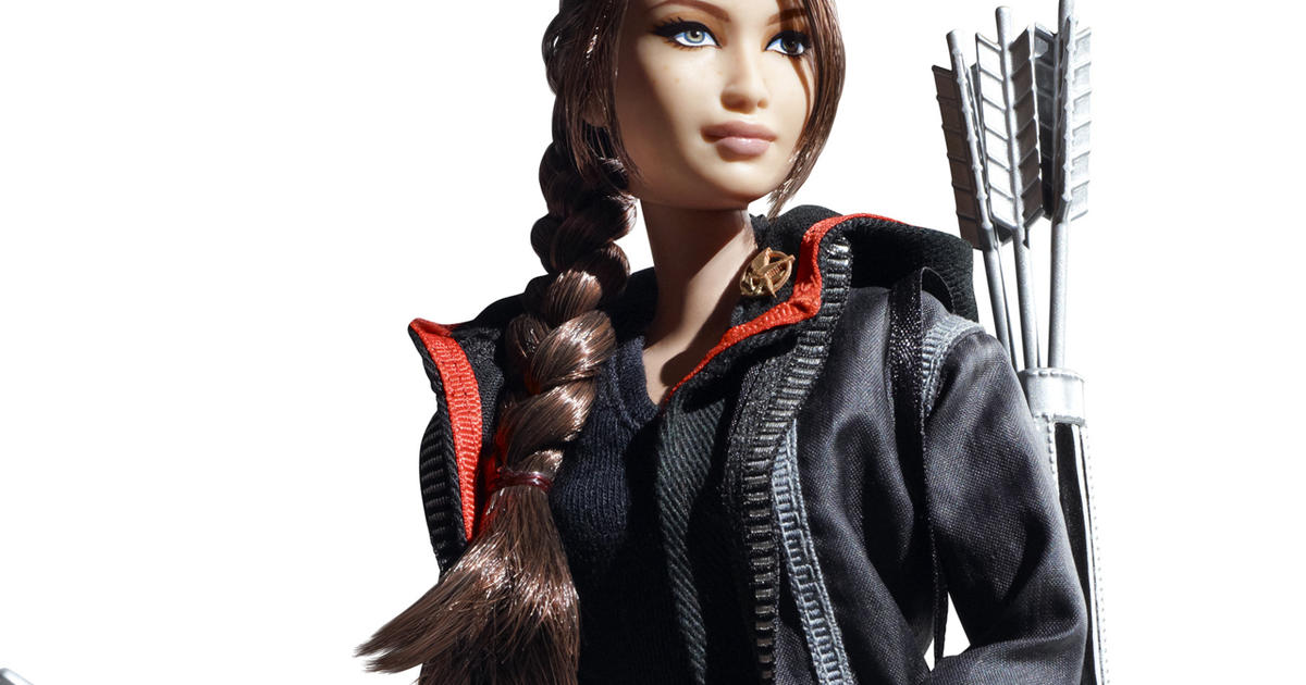 Albany Problemer stål The Hunger Games": Mattel unveils Katniss Everdeen Barbie doll - CBS News