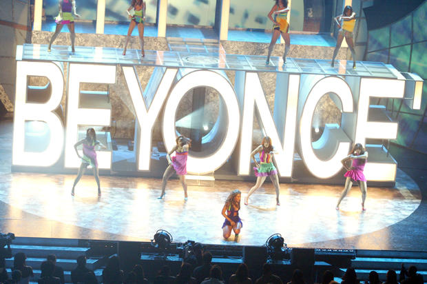 kevin-winter-beyonce-performs-at-the-3rd-annual-bet-awards.jpg 