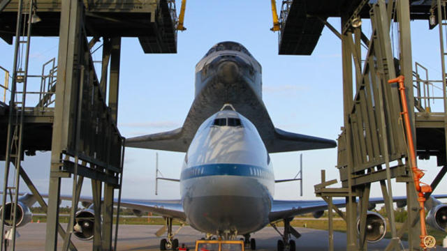 shuttle-discovery-on-747.jpg 