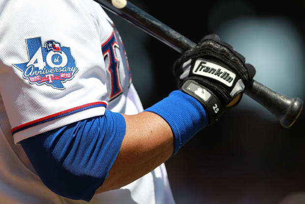 Texas Rangers wears a 40th Anniversary patch 