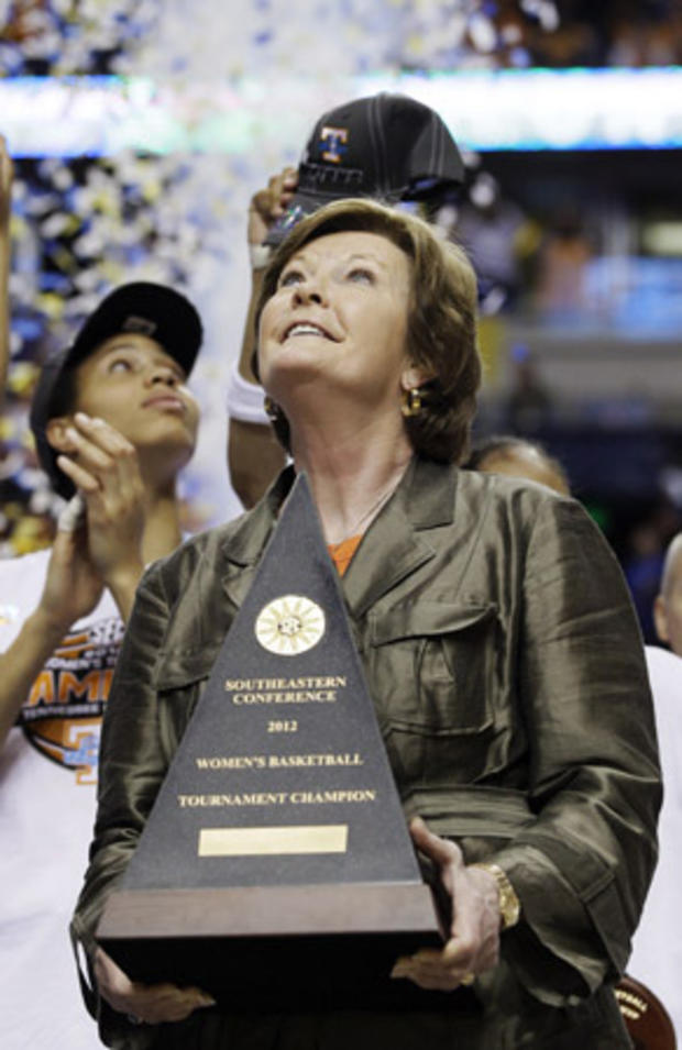 Tennessee head coach Pat Summitt looks up at the confetti as she holds the championship trophy 