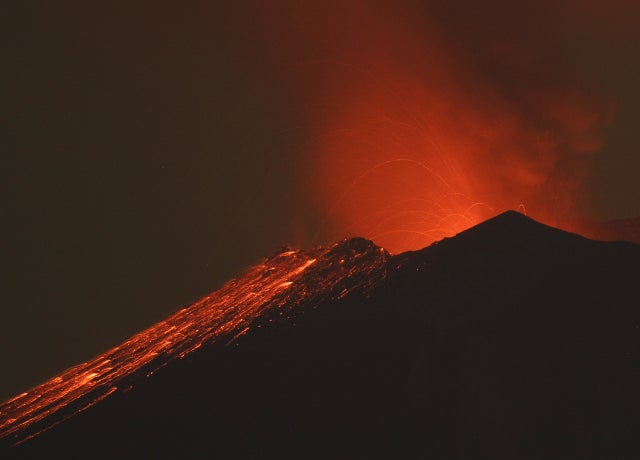 Volcano_AP120421135407.jpg 