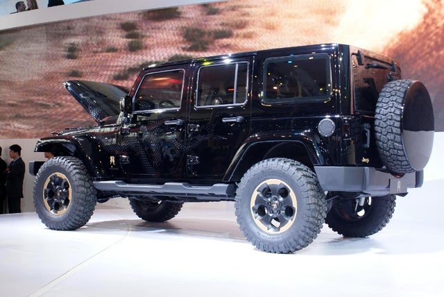 35_Jeep_Wrangler_Dragon_edition_3.JPG 