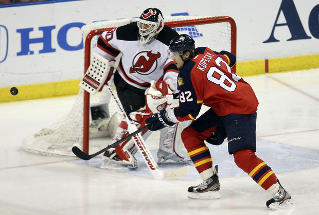 Martin Brodeur and Tomas Kopecky wait for a puck  