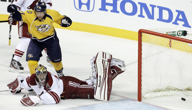 Mike Smith looks back at the net as Patric Hornqvist celebrates a goal 
