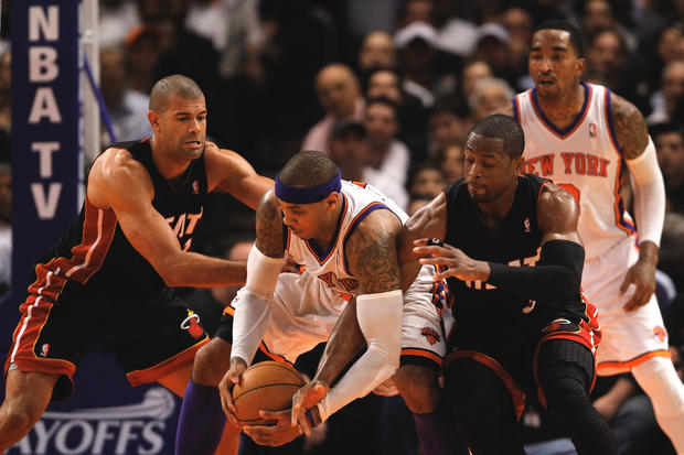 Carmelo Anthony attempts to control the ball 