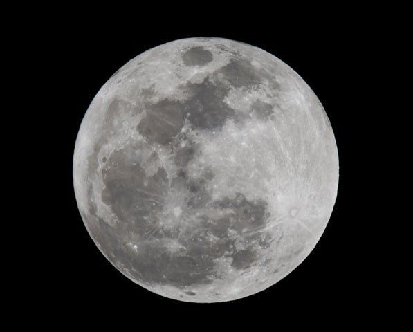 Moon_143942629.jpg 