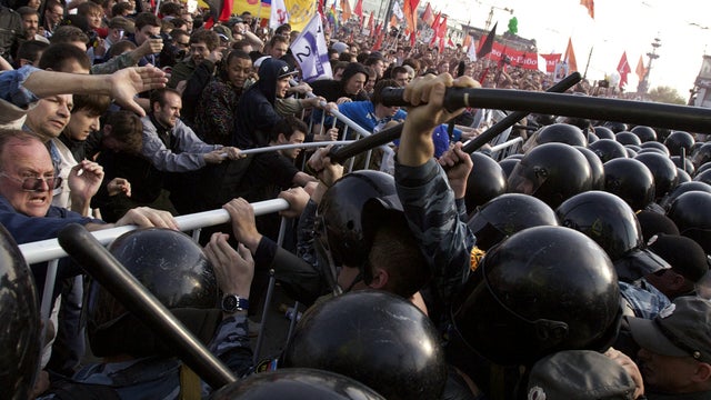 Moscow_clash_AP120506047915.jpg 