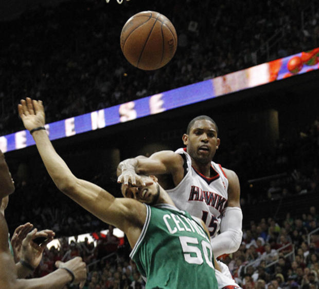 Al Horford and Ryan Hollins battle for a loose ball 