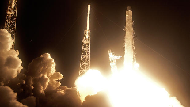 SpaceX rocket successfully launches 