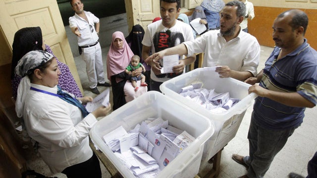 120524-Egypt_election-AP120524024003.jpg 