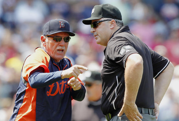 Jim Leyland argues with first base umpire Tim Brookens  