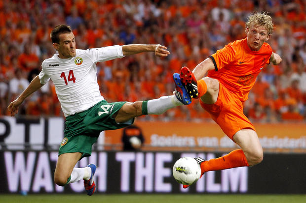 Dirk Kuyt, right and Veselin Minev challenges for the ball 