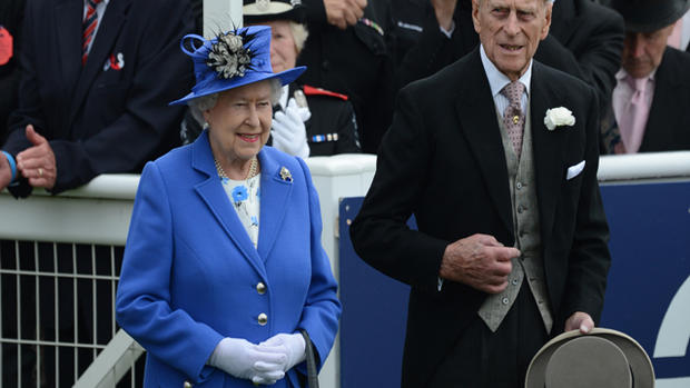 Queen off to the races for Diamond Jubilee  