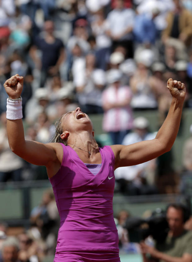 Sara Errani reacts after defeating Germany's Angelique Kerber 