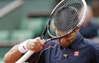 Novak Djokovic hits his head  