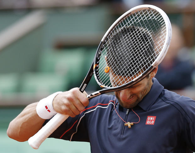 Novak Djokovic hits his head  