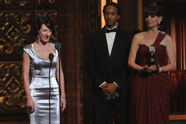 theo-wargo-donyale-werle-receives-an-award-onstage.jpg 