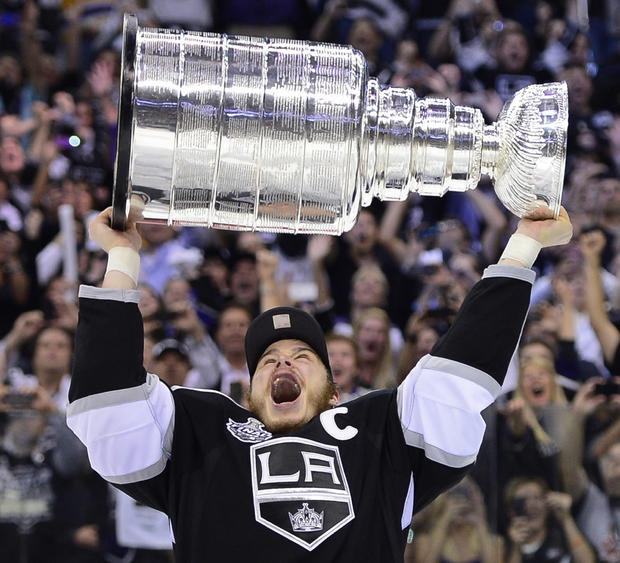 Dustin Brown hoists the Stanley Cup 