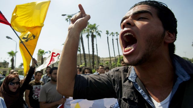 120508-Egyptian_students_demonstrate_-144131319.jpg 
