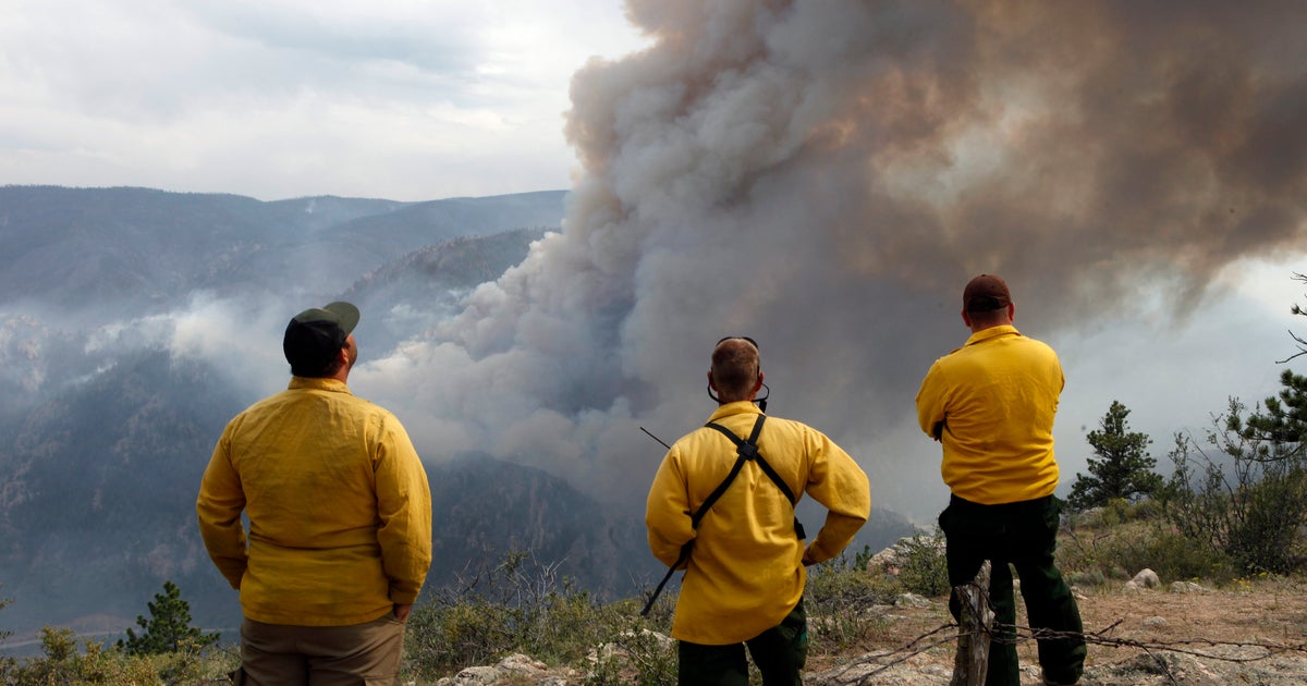 Huge Colo. fire jumps river, prompting new evacs - CBS News