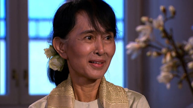 Suu Kyi receives Nobel Peace Prize in person 