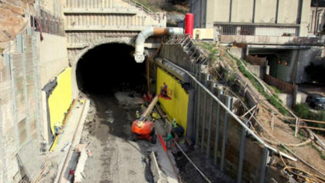 caldecott-tunnel.jpg 