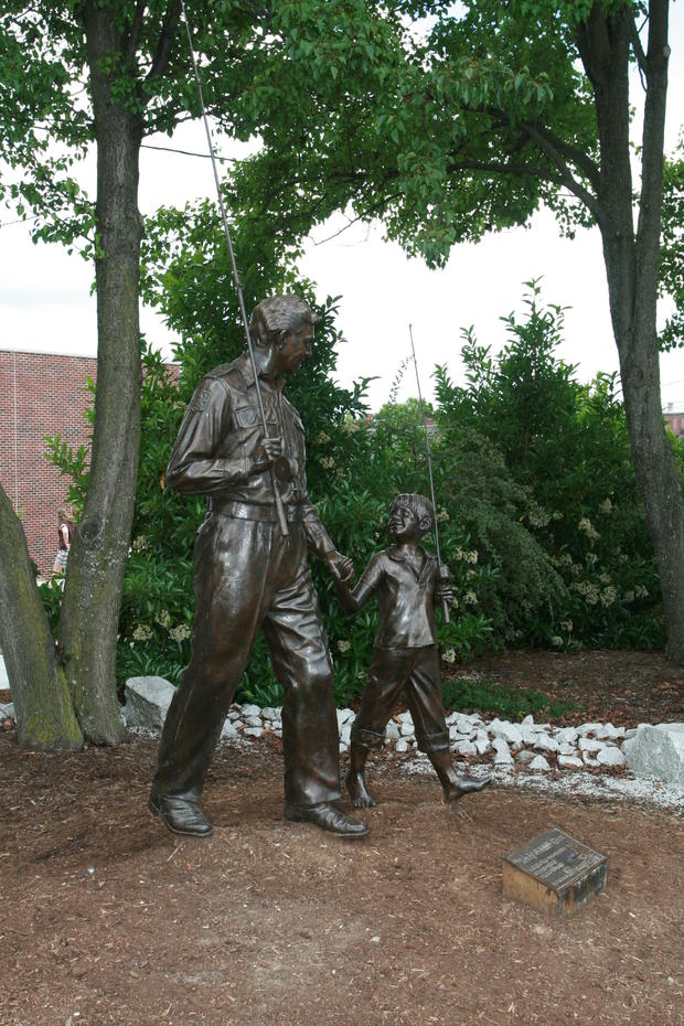 andy-griffith-statue-tennessee-wanderer-flickr.jpg 