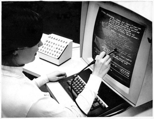 HypertextEditingSystemConsoleBrownUniv1969-Greg_Lloyd.jpeg 