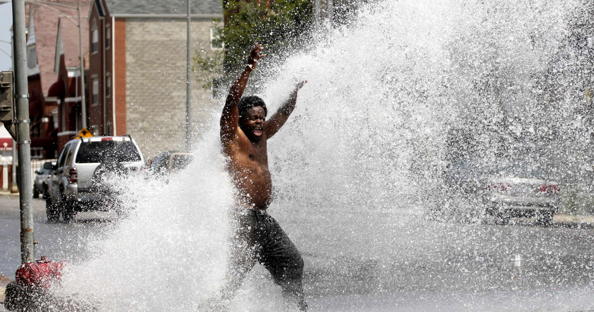 Chicago melts in heat wave of tripledigit temps CBS News