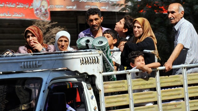 Syrians flee Aleppo ahead of expected battle 