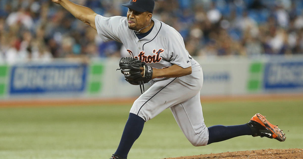 Tigers Throw It Away - CBS Detroit