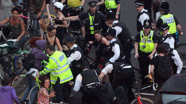 London_arrests_AP120727118032.jpg 