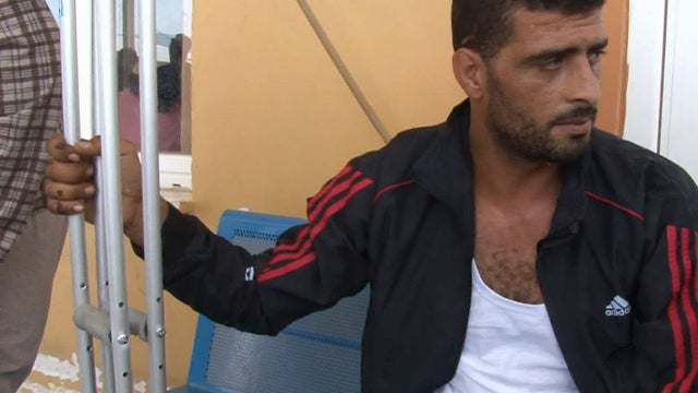 Border camps tend Syrian wounded 