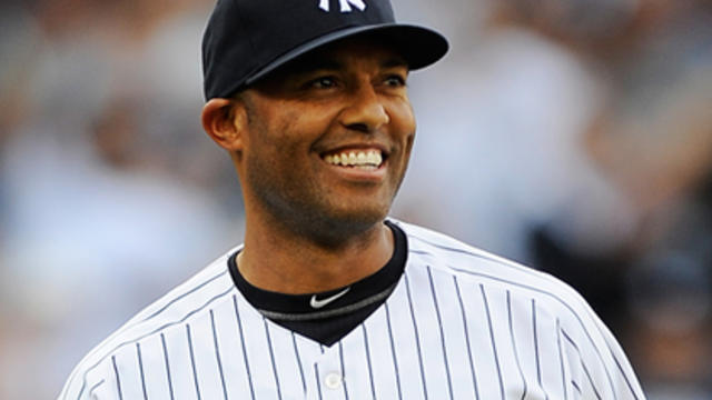 Mariano Rivera tears ACL in knee, career might be over